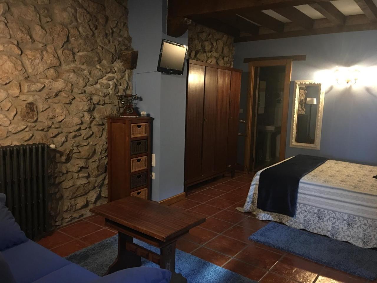 Hotel Rural Posada El Trenti De Corona Valoria Luaran gambar