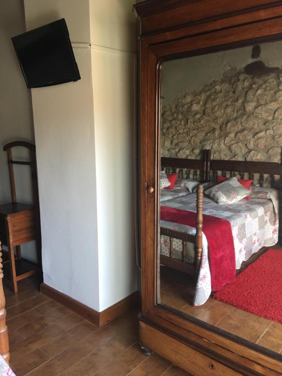 Hotel Rural Posada El Trenti De Corona Valoria Luaran gambar